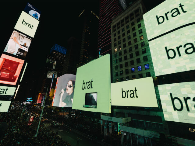 Charli XCX conquista Times Square de la mano de H&M