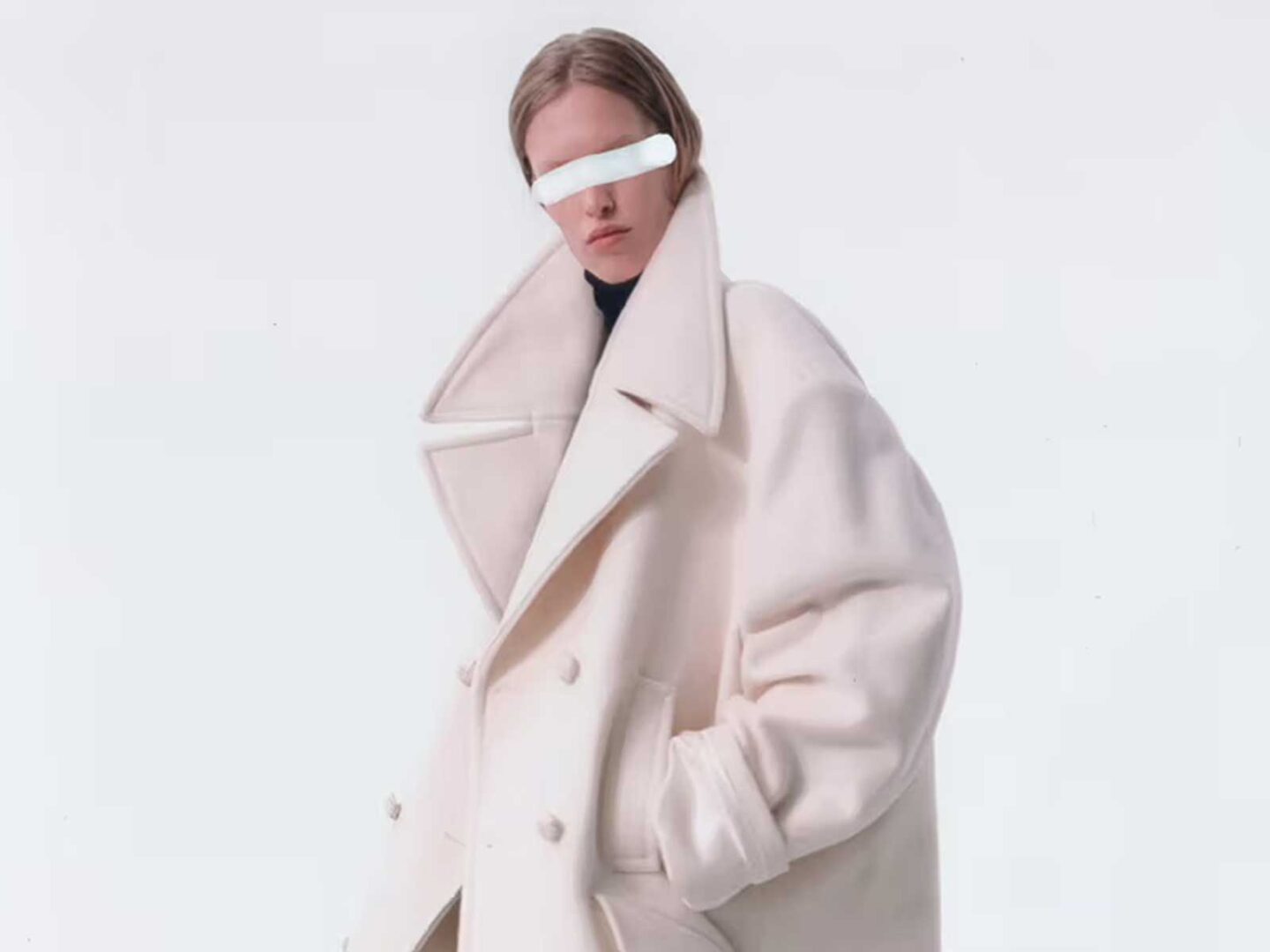 MM6 Maison Margiela Pre-Fall 2025: the sculptural reinvention of the oversize silhouette