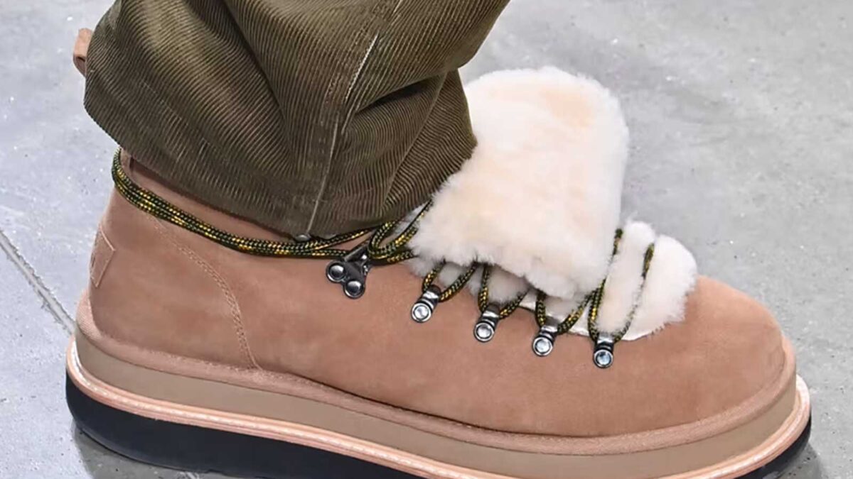 【新品】sacai × UGG Loafer 25㎝ Chestnut x UGG suede and shearling penny loafers in beige - Sacai | Mytheresa