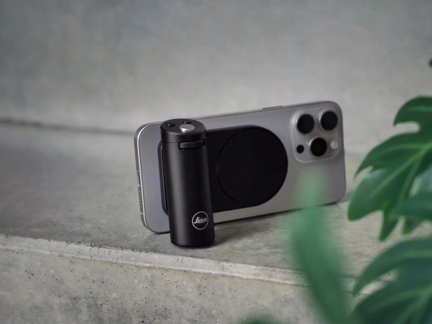 Did you know that you can turn your iPhone into a Leica camera?