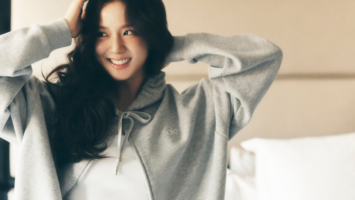 thumb-jisoo-alo-yoga-2025-