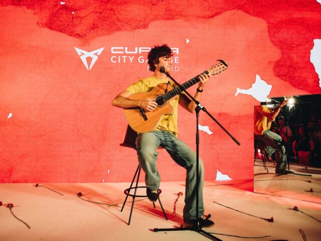 Guitarricadelafuente presents ‘Spanish Leather’ for the first time at CUPRA City Garage Madrid
