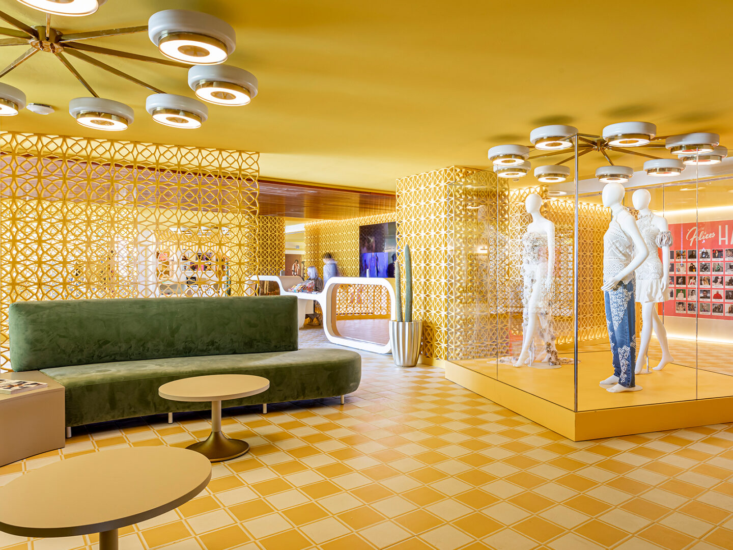 Curated by Los Felices Ibiza, moda de autor en el hotel del verano