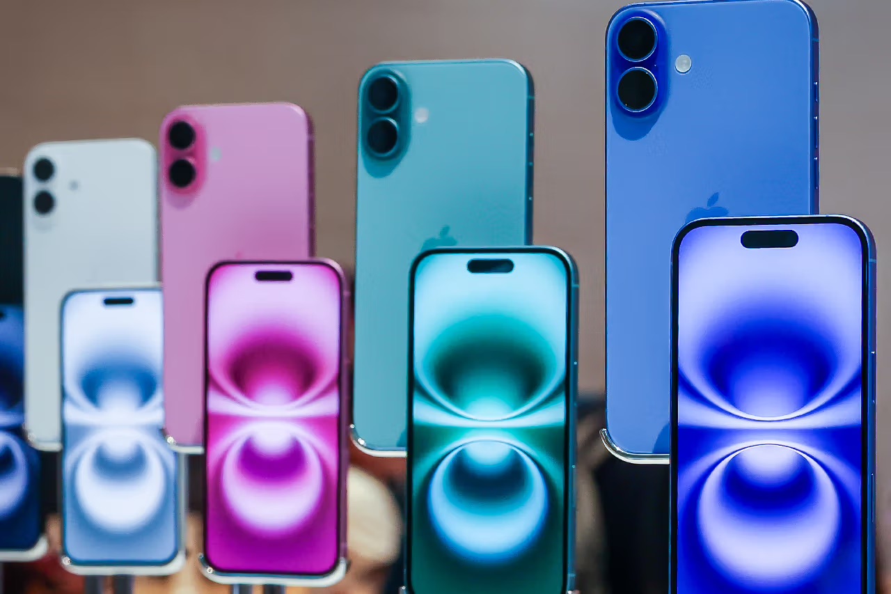 Apple lanzará iPhones de vidrio total y plegables en 2027