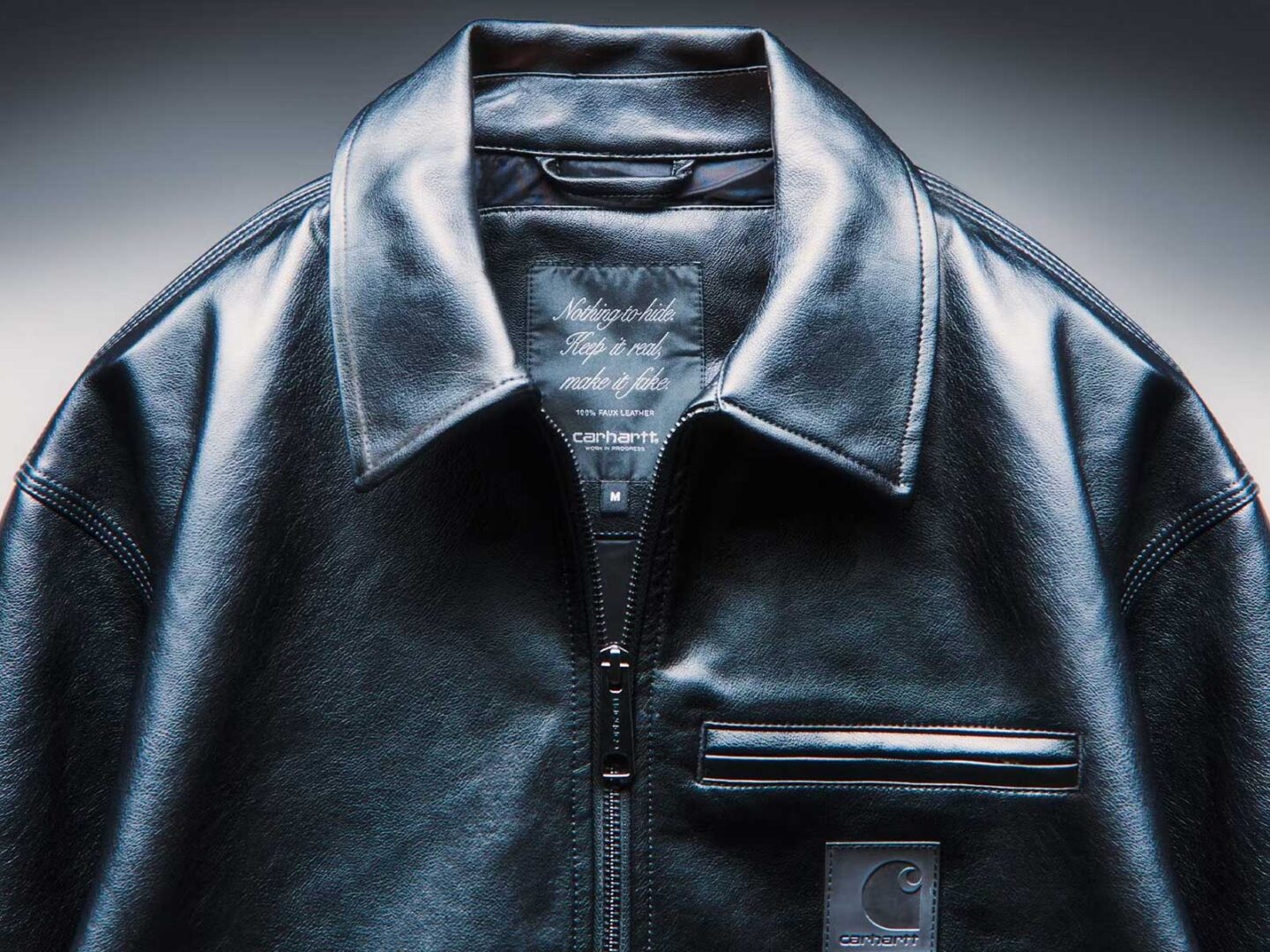 Carhartt WIP reimagina el ‘leather game’ con su Detroit Jacket sintética