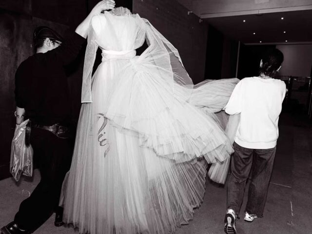 Dior presenta una exposición que redefine la artesanía de lujo
