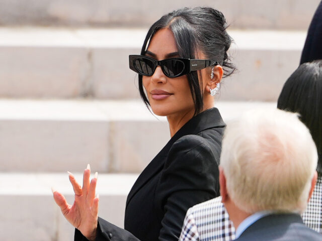 Kim Kardashian testifica en París
