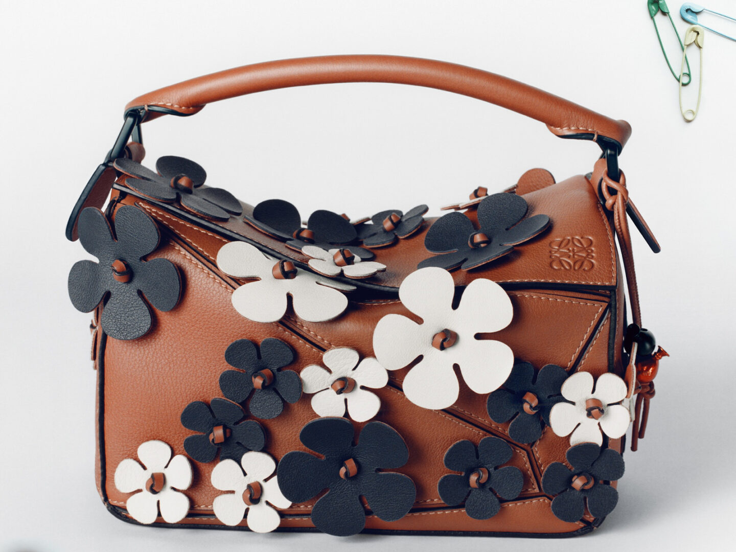 19 Puzzles for the 10th anniversary of LOEWE Puzzle