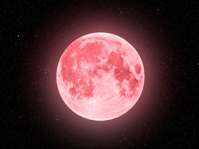 Luna de Fresa: cómo afectará a tu signo del zodiaco