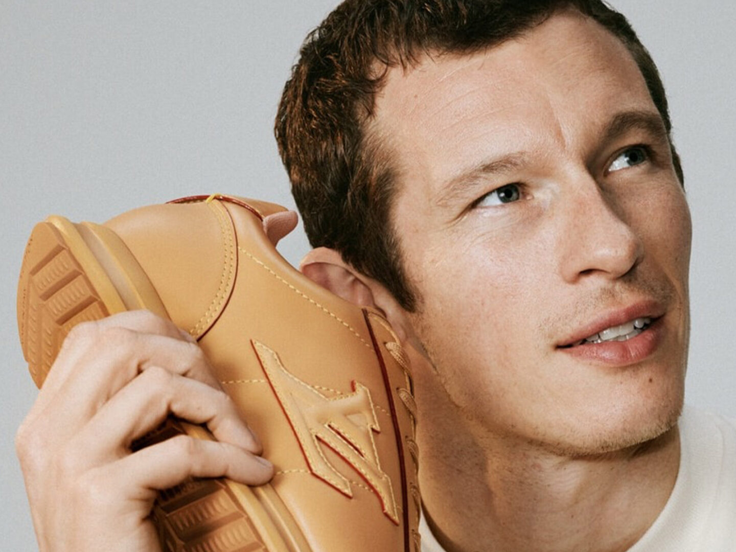 Las LV ButterSoft a través de Callum Turner