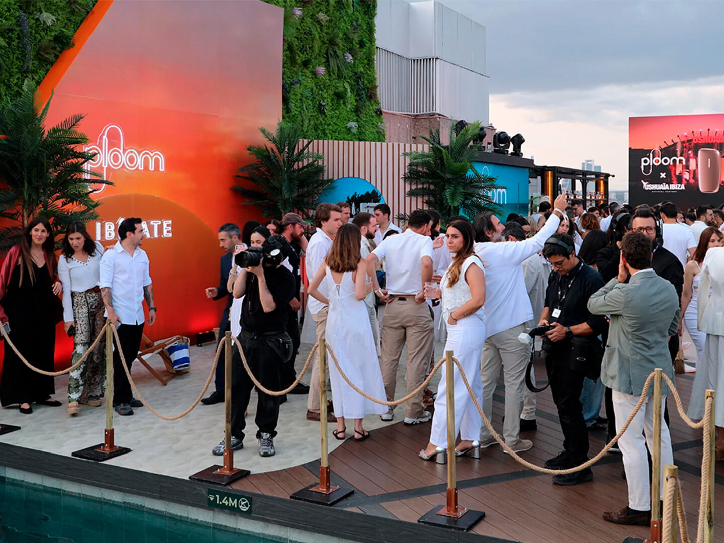 Ploom presenta ‘IBÍZATE’ con el cielo de Madrid y Lorena Castell como protagonistas