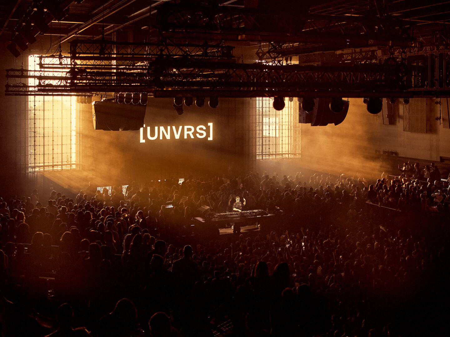 ¿Todavía no conoces [UNVRS], el nuevo templo del clubbing en Ibiza?