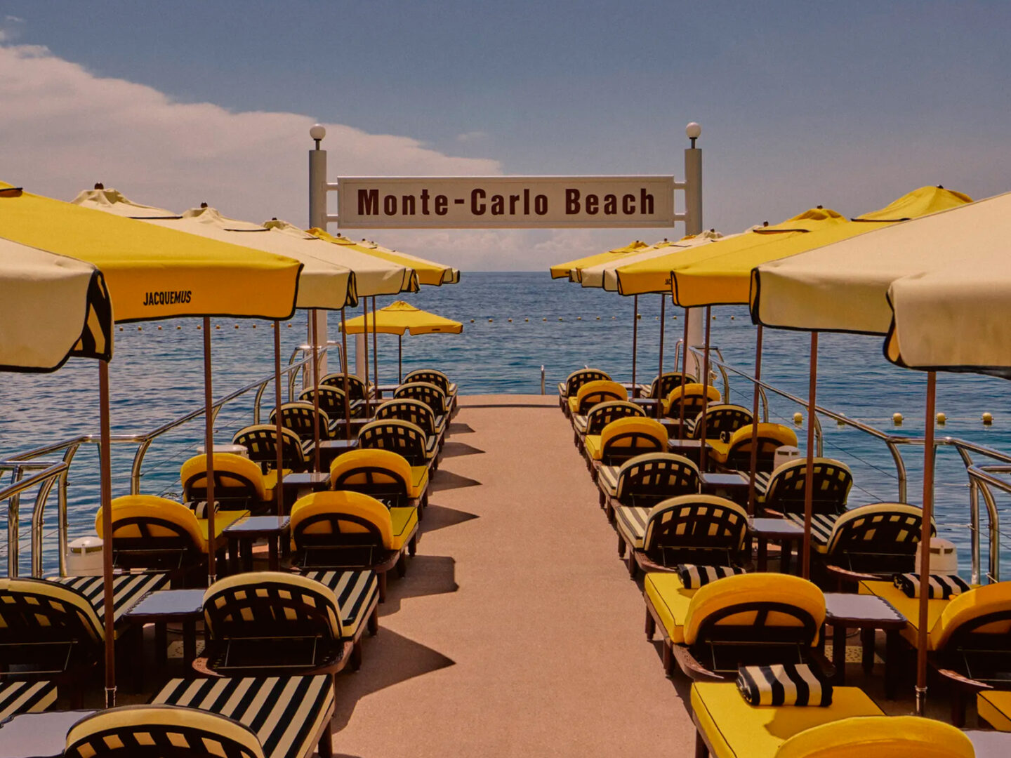 ¿Qué sentido tiene que las marcas de lujo abran sus propios beach clubs?