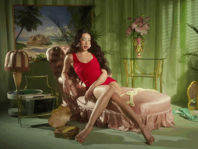 Naïka y Jimmy Choo se unen en el visualizer de «BLOOM»