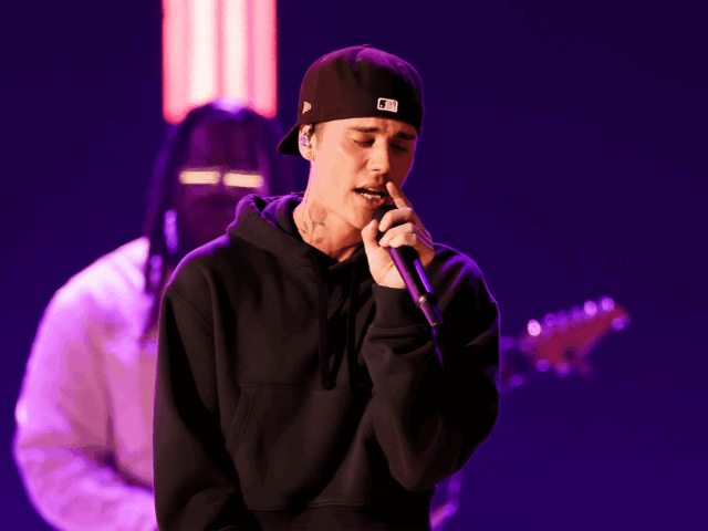Justin Bieber estrena por sorpresa su nuevo álbum «SWAG»