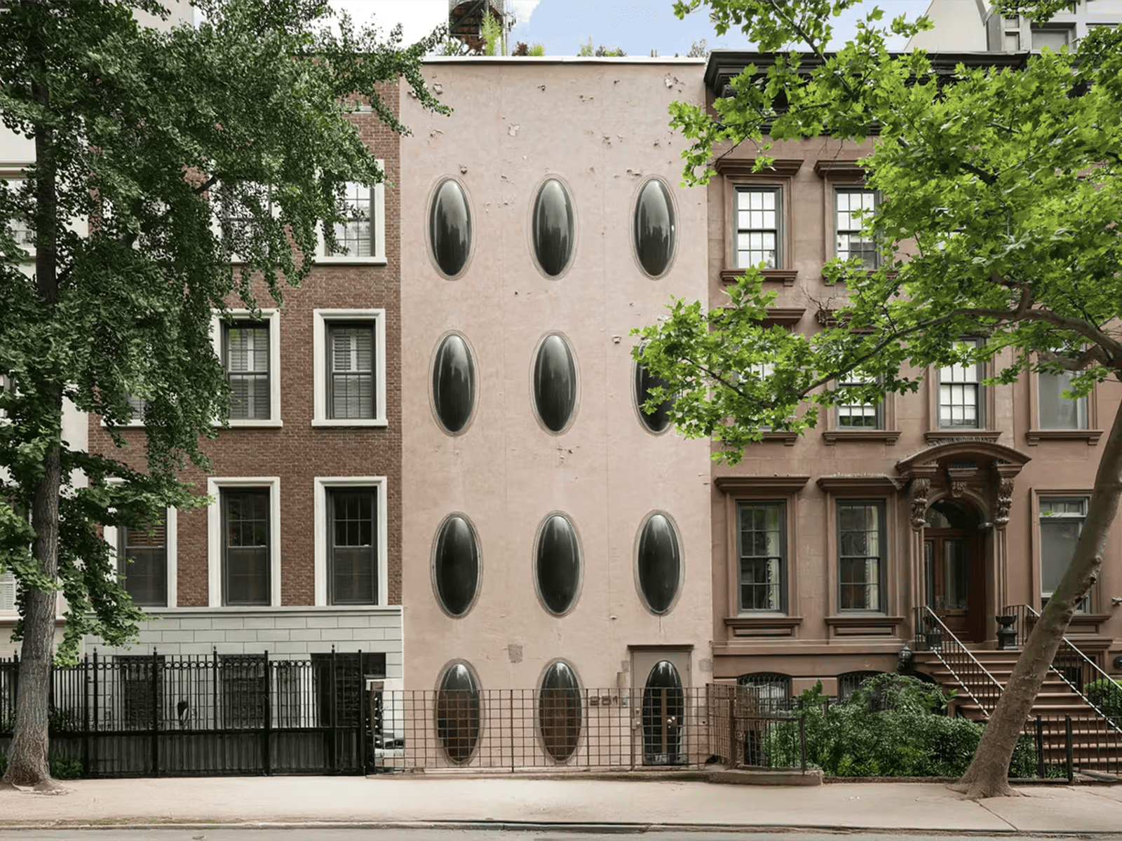 New York's Bubble House goes on sale after 50 years - HIGHXTAR.