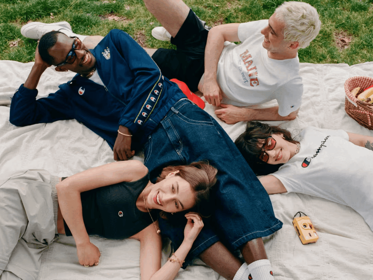 Champion presenta su campaña Summer Edition con referencias a los 90