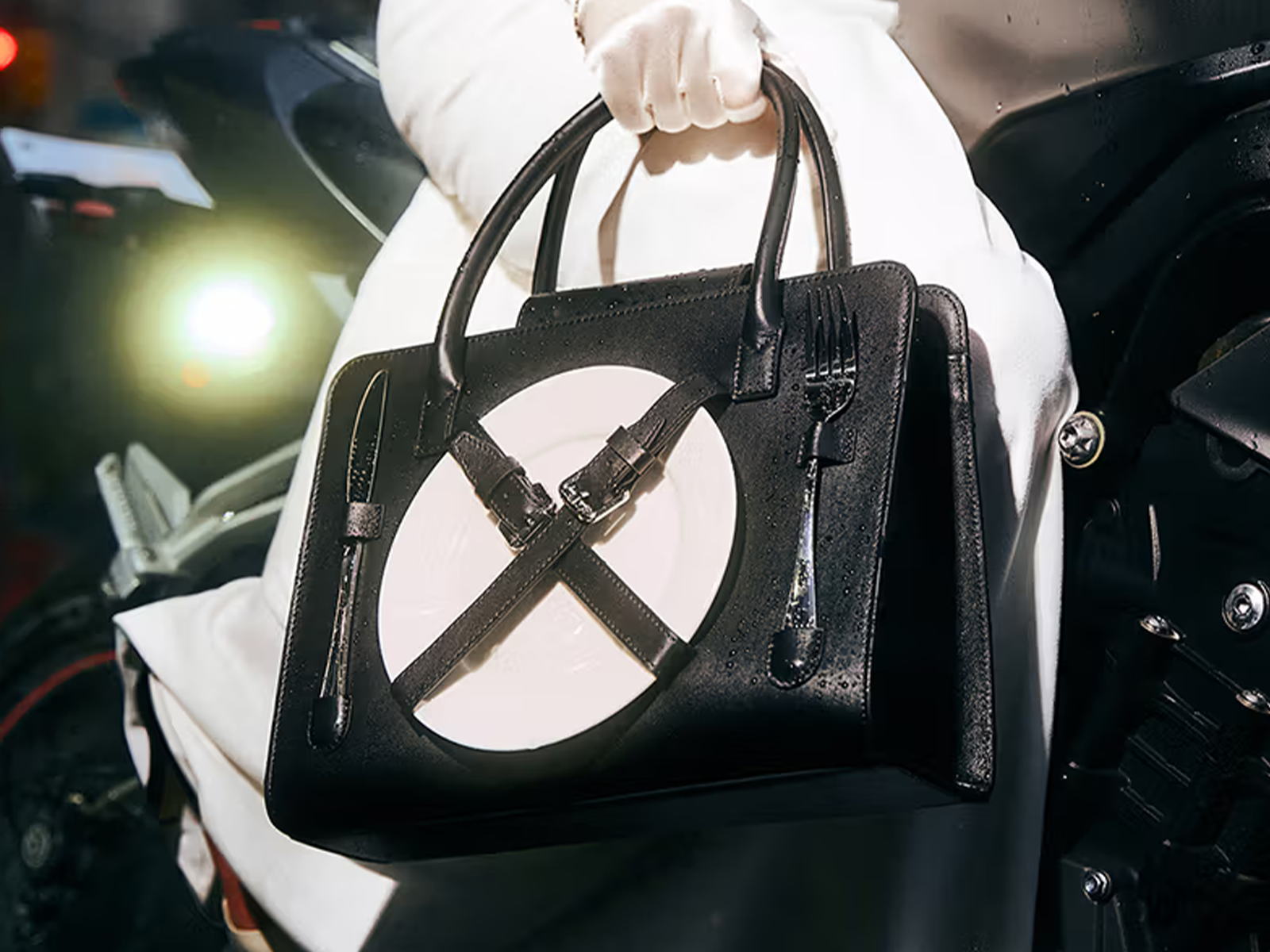 Dinner Bag: the Nik Bentel Studio bag you can use to dine