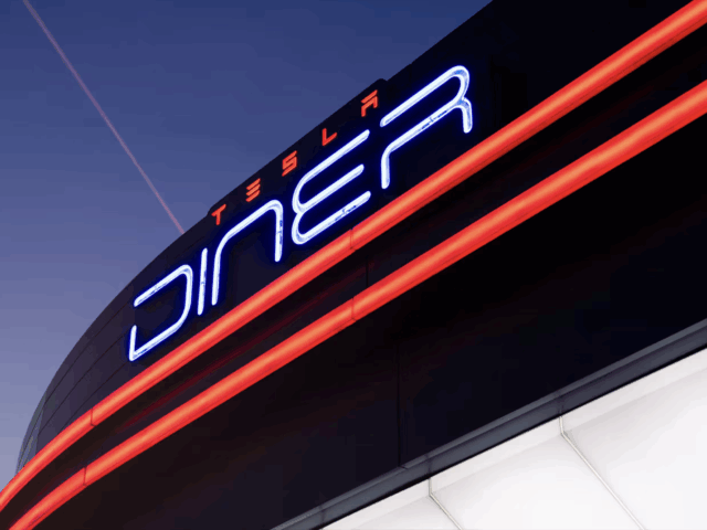 Tesla Diner: The new electric stop in West Hollywood