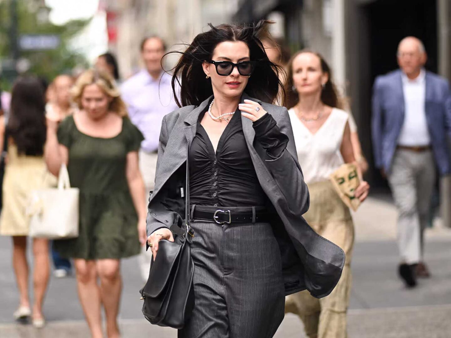 First Images of Anne Hathaway filming ‘The Devil Wears Prada 2’