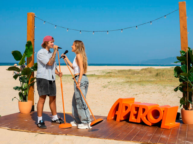 Paula Koops y Noan reimaginan un himno generacional de la mano de Aperol Spritz