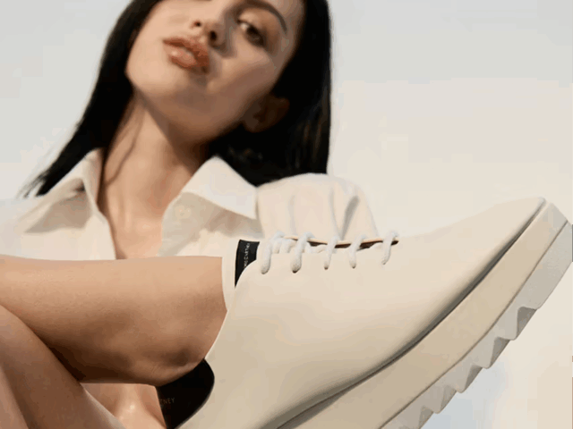 Amelia Gray fronts Stella McCartney’s Elyse