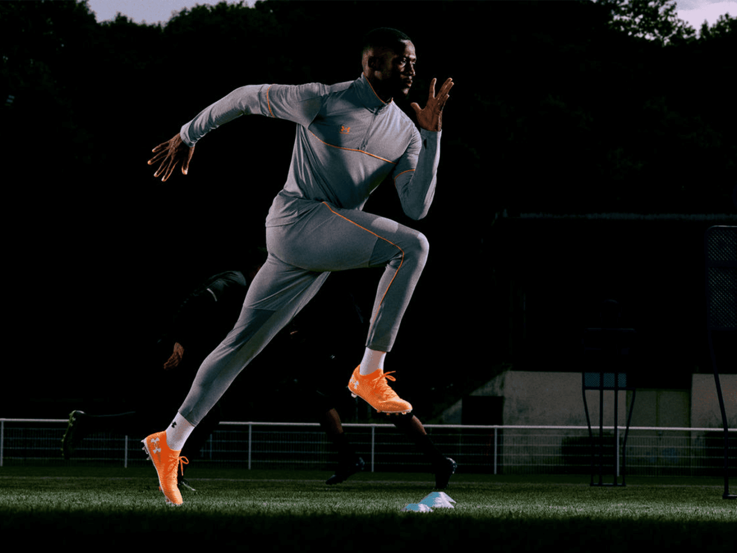 Ibrahima Konaté ficha por Under Armour