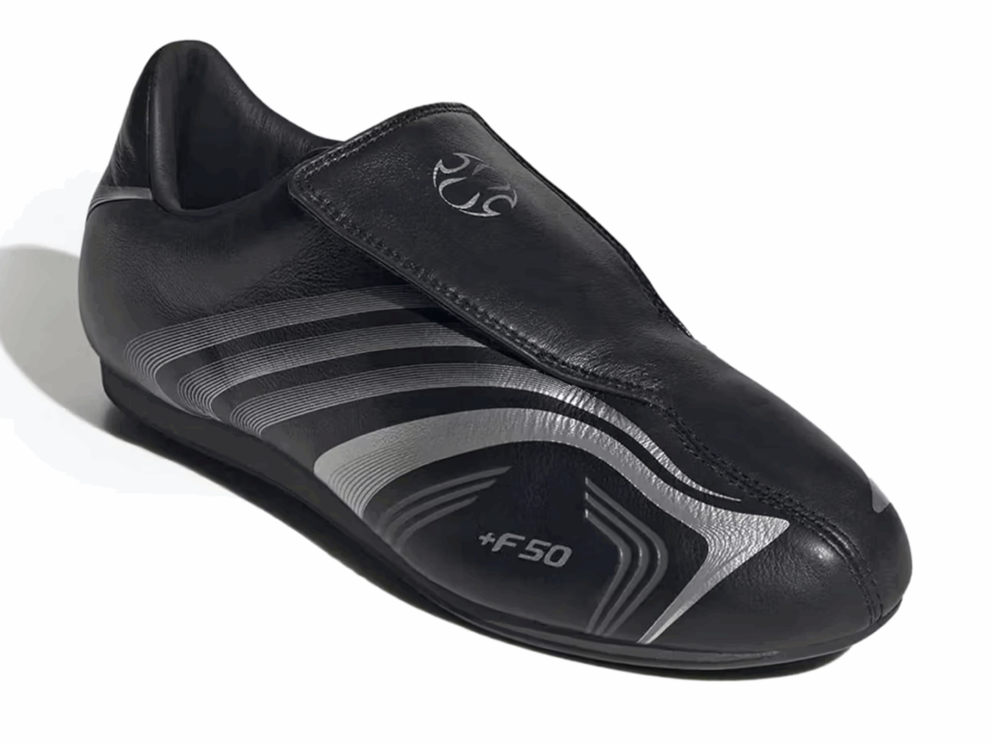 Las adidas Taekwondo F50 regresan en «Silver Metallic»