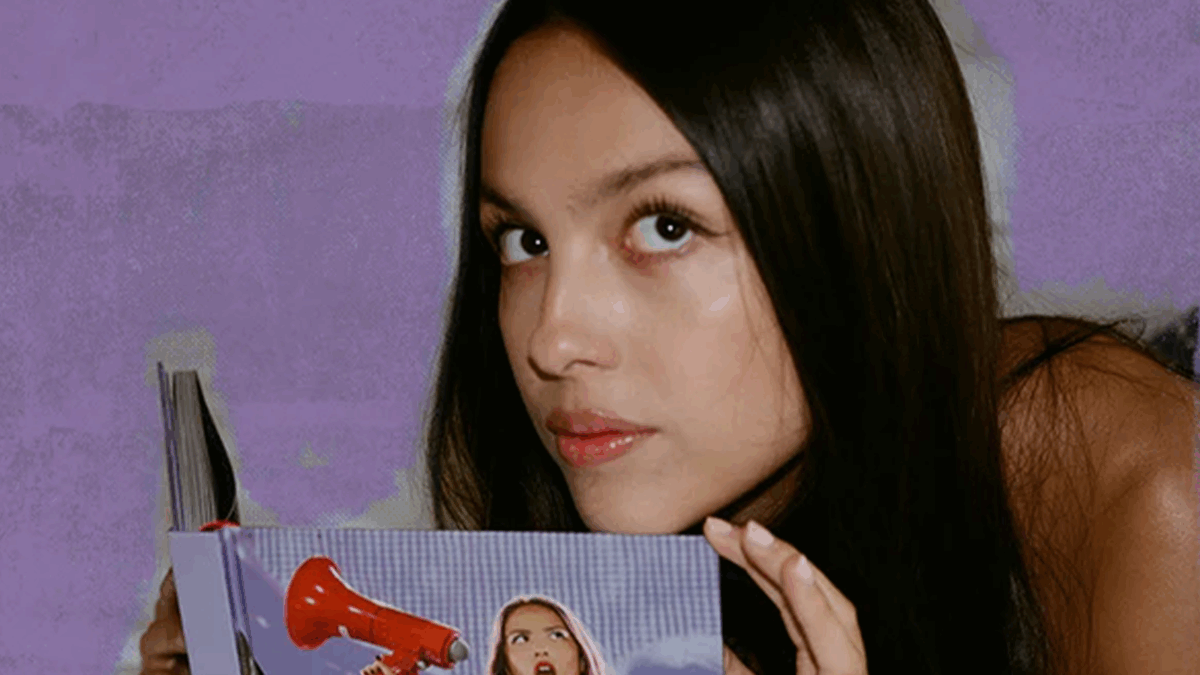 Olivia Rodrigo lanza el libro oficial de la 
