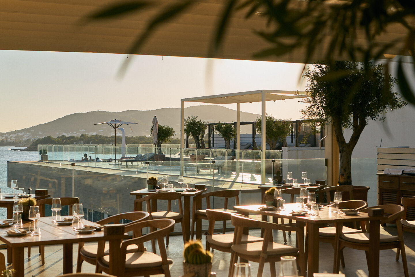 ME Ibiza Sunset Radio Rooftop Sessions: the plan that connects with the soul of Ibiza