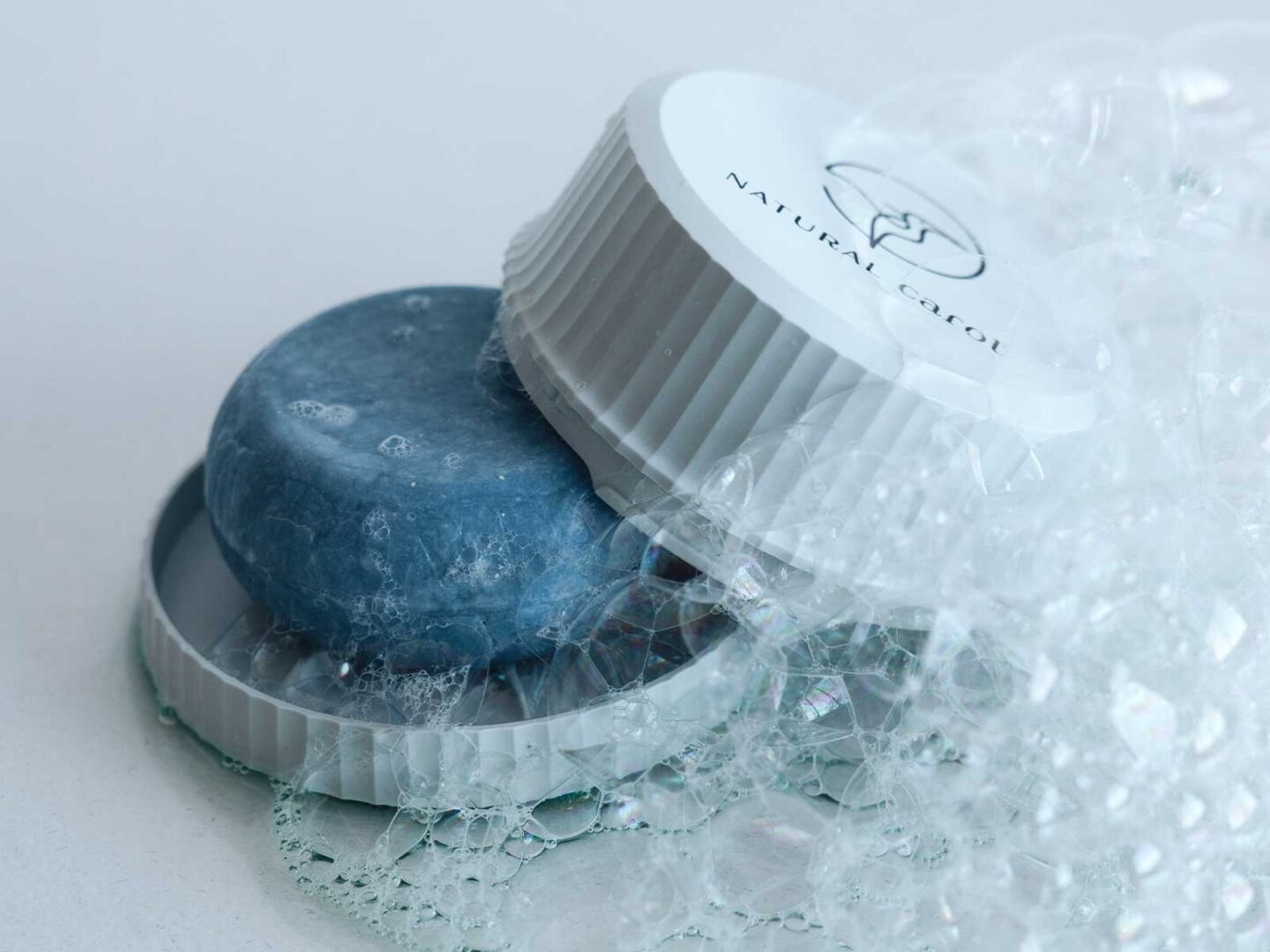 The solid shampoo with amino acids that your hair needs after the summer