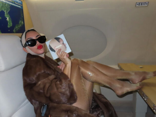 Kim Kardashian does use the Skims face wrap