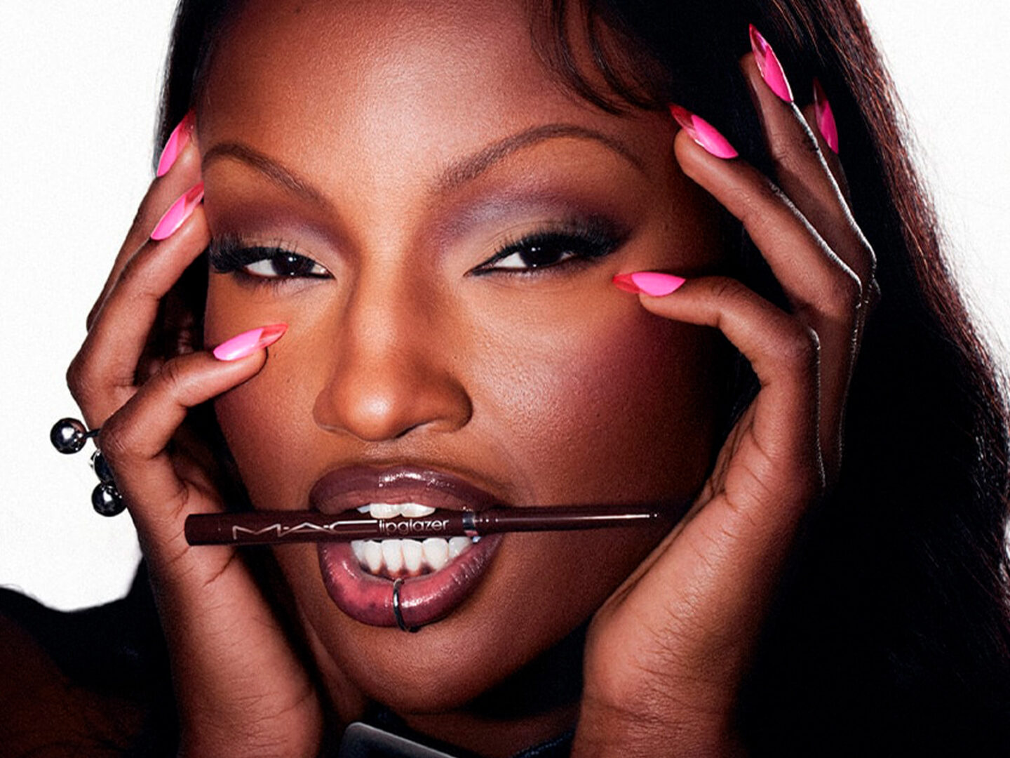 MAC Cosmetics sorprende con el Lipglazer Glossy Liner