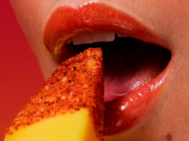 Rare Beauty elige a Tajín para su primera colaboración