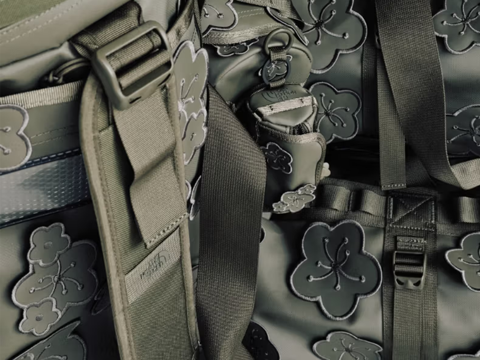 ノースフェイス セシリーバンセン ベースキャンプクラッチ ノースフェイス セシリーバンセン ベースキャンプクラッチ