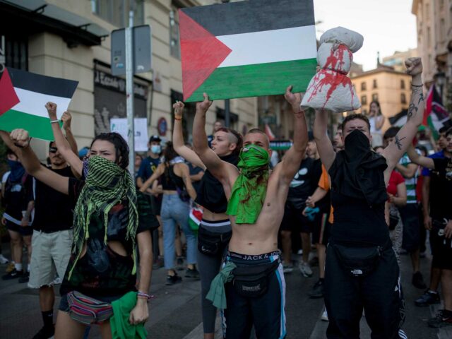 Madrid turns La Vuelta into a protest against the genocide of the Palestinian people