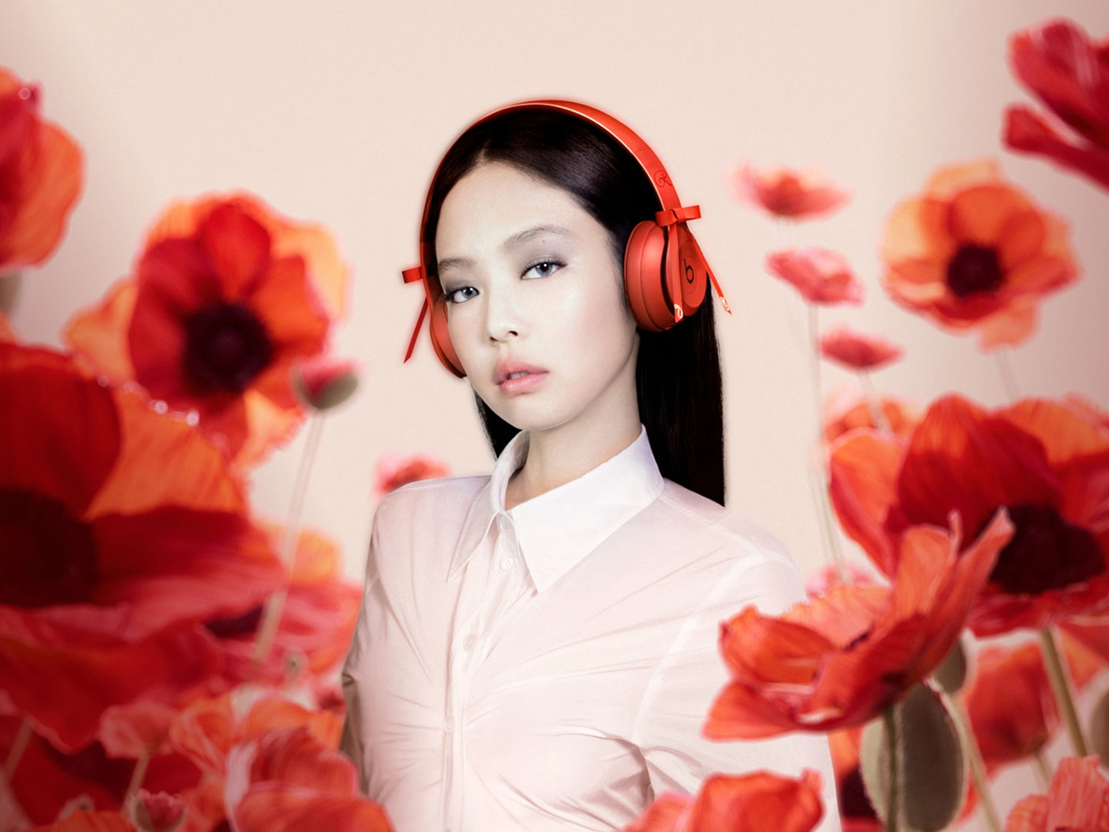 JENNIE y Beats elevan los nuevos 'Solo 4' - HIGHXTAR.