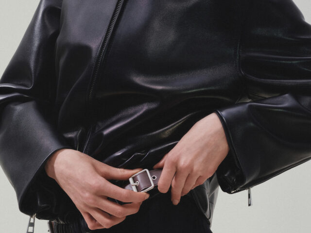 Todos los detalles sobre la chaqueta Belted de LOEWE