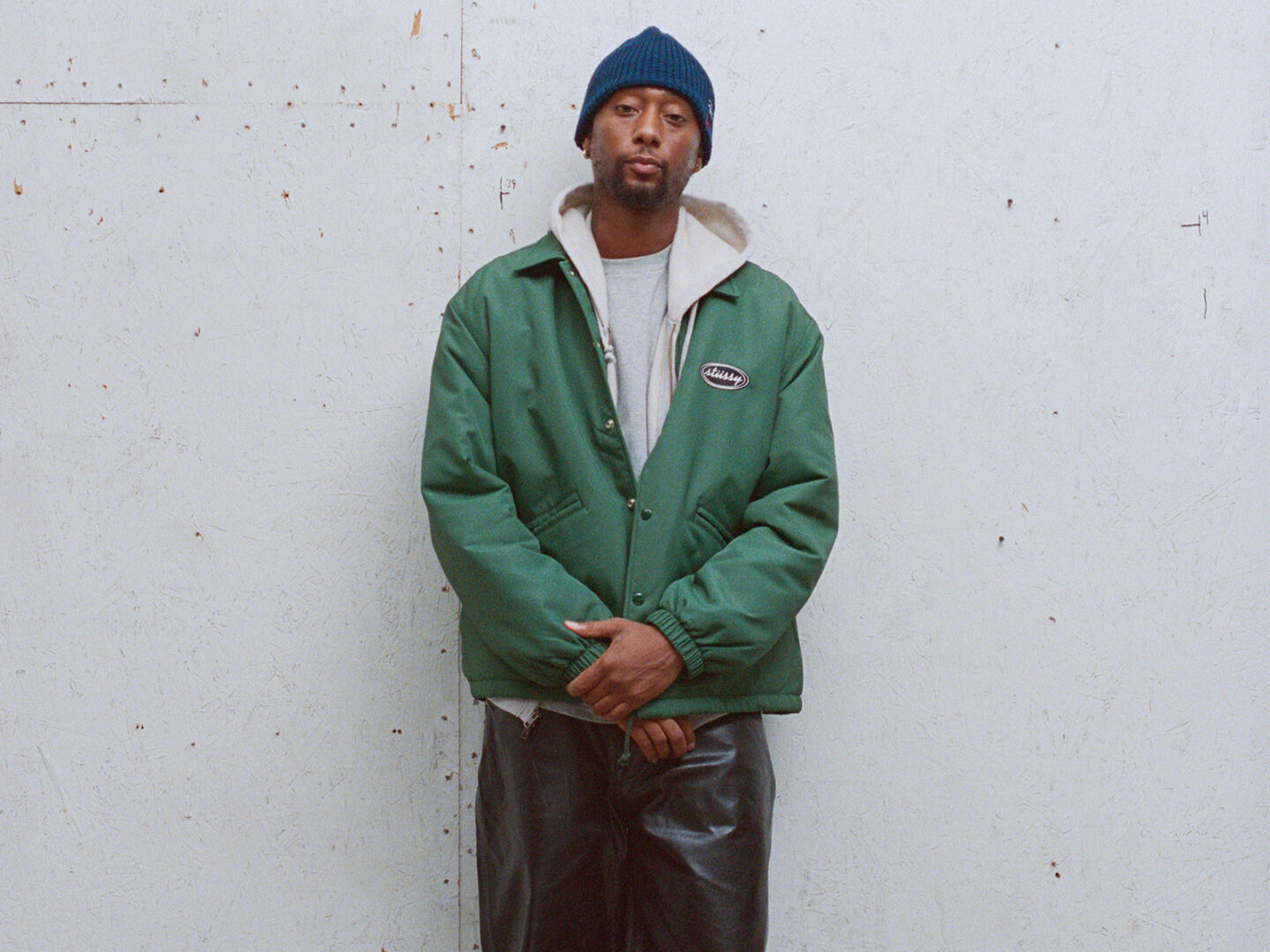 Stüssy Holiday 2025: la calma californiana se viste de invierno