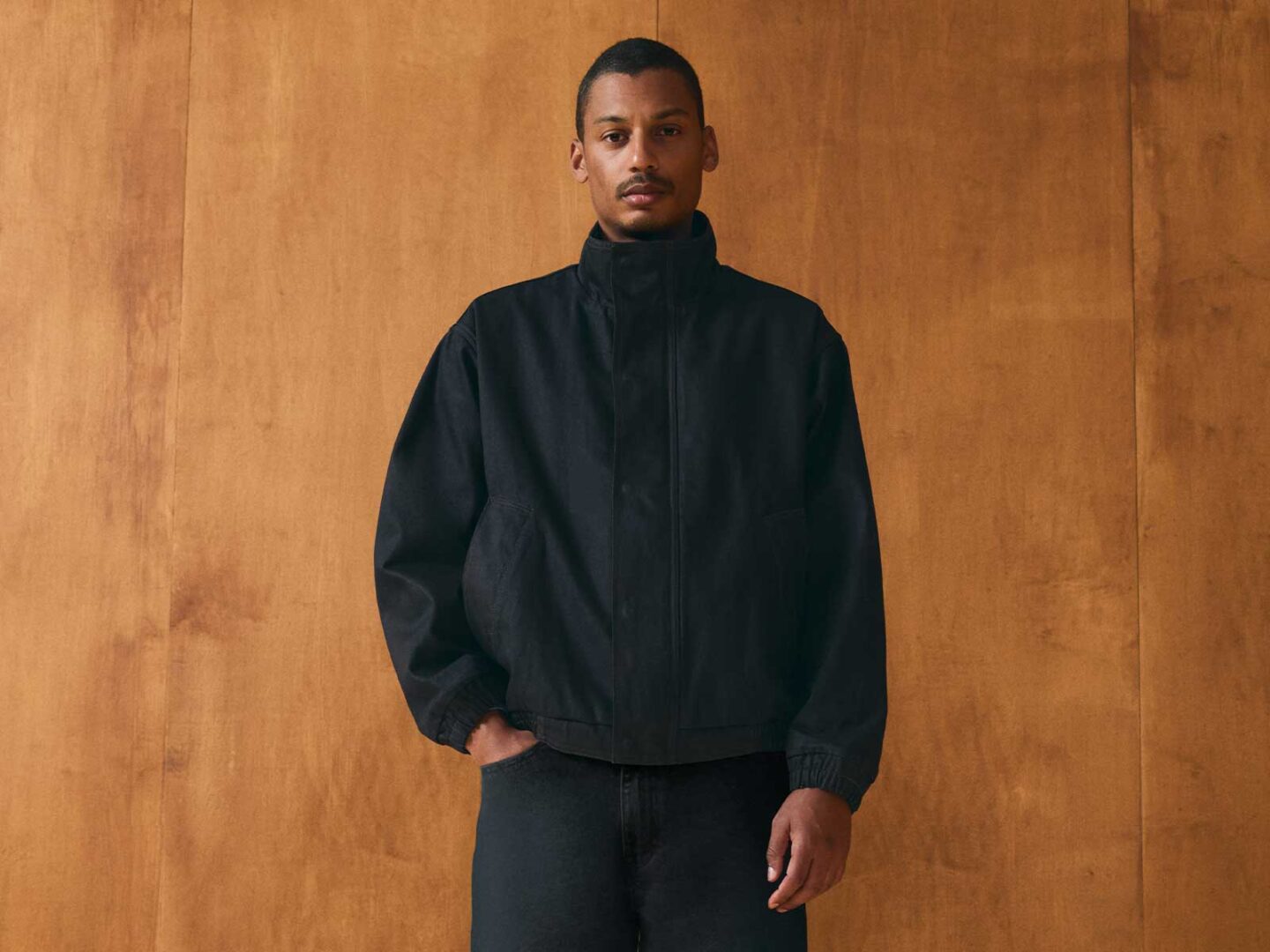 Levi’s® eleva las siluetas clásicas con coated denim en su colección FW25