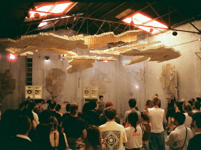 Pluto cierra su residencia Portal: arte, arquitectura y rave en la huerta valenciana