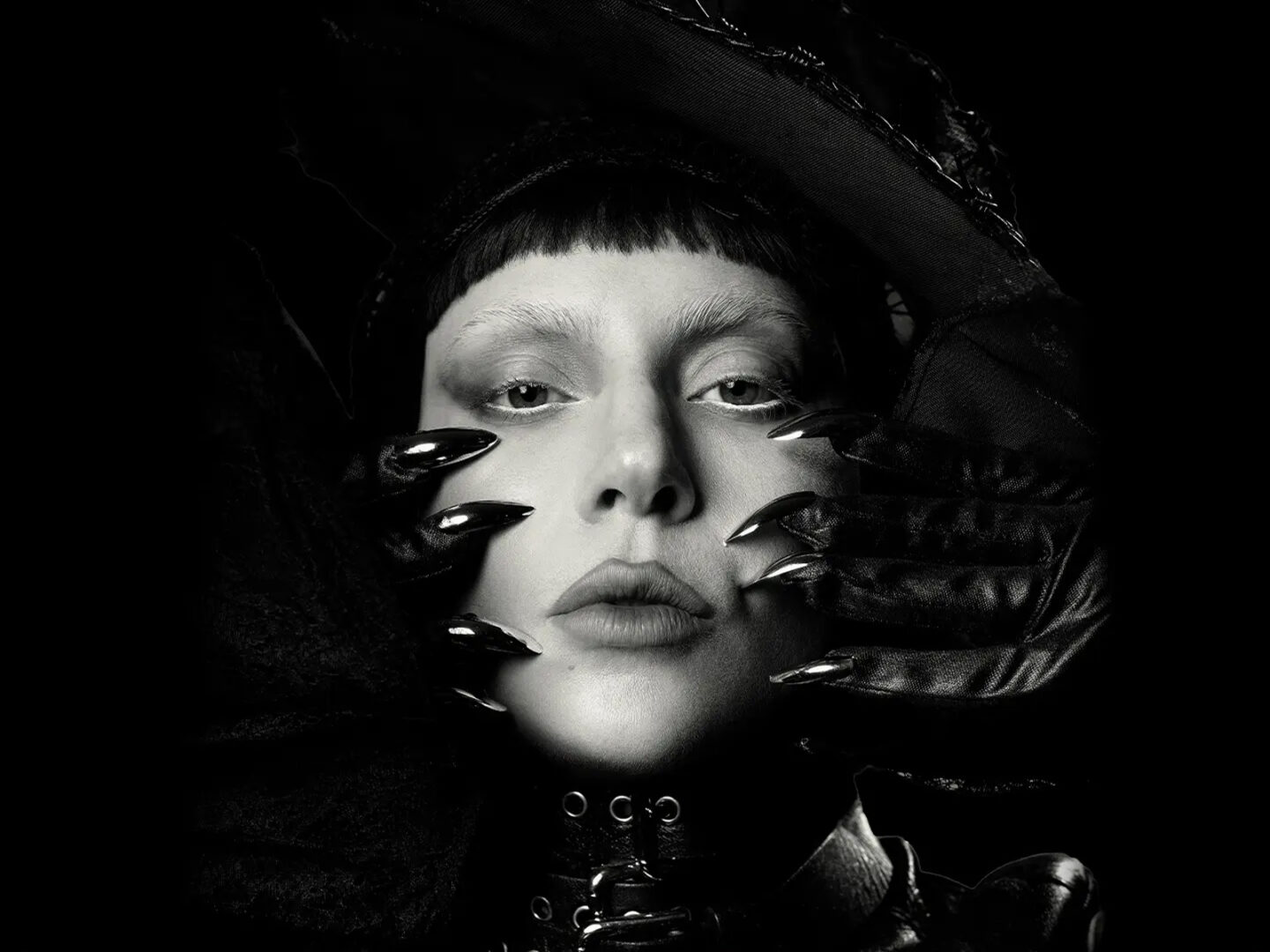 Lady Gaga lands in Barcelona (to conquer it)