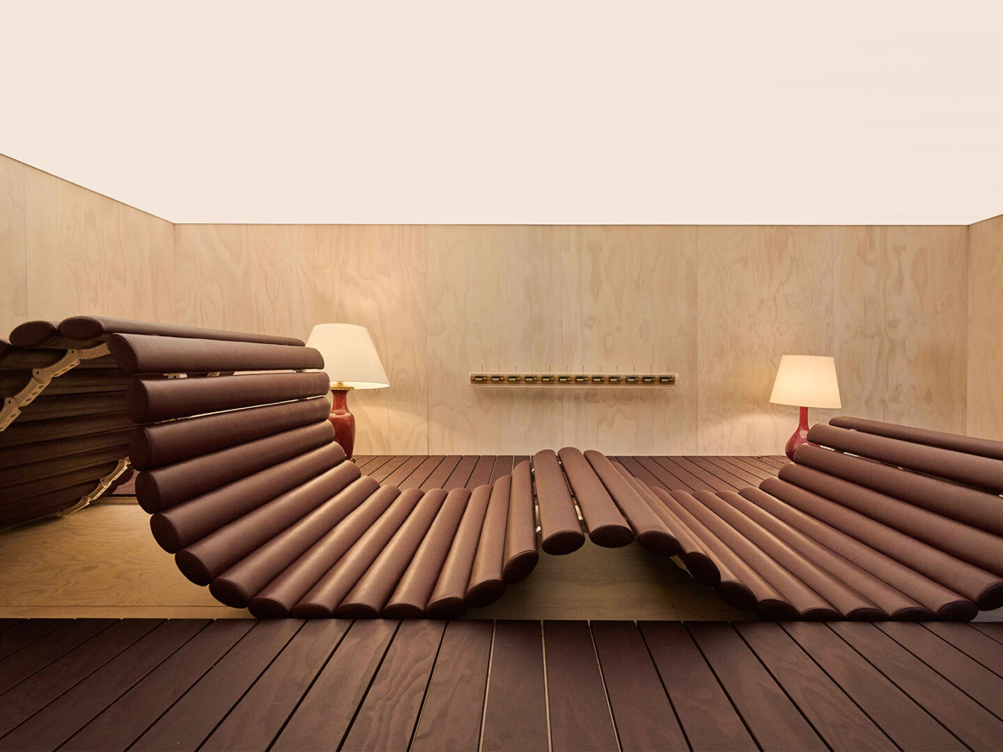 ‘La Déclive’ de Pierre Paulin renace en Design Miami.Paris