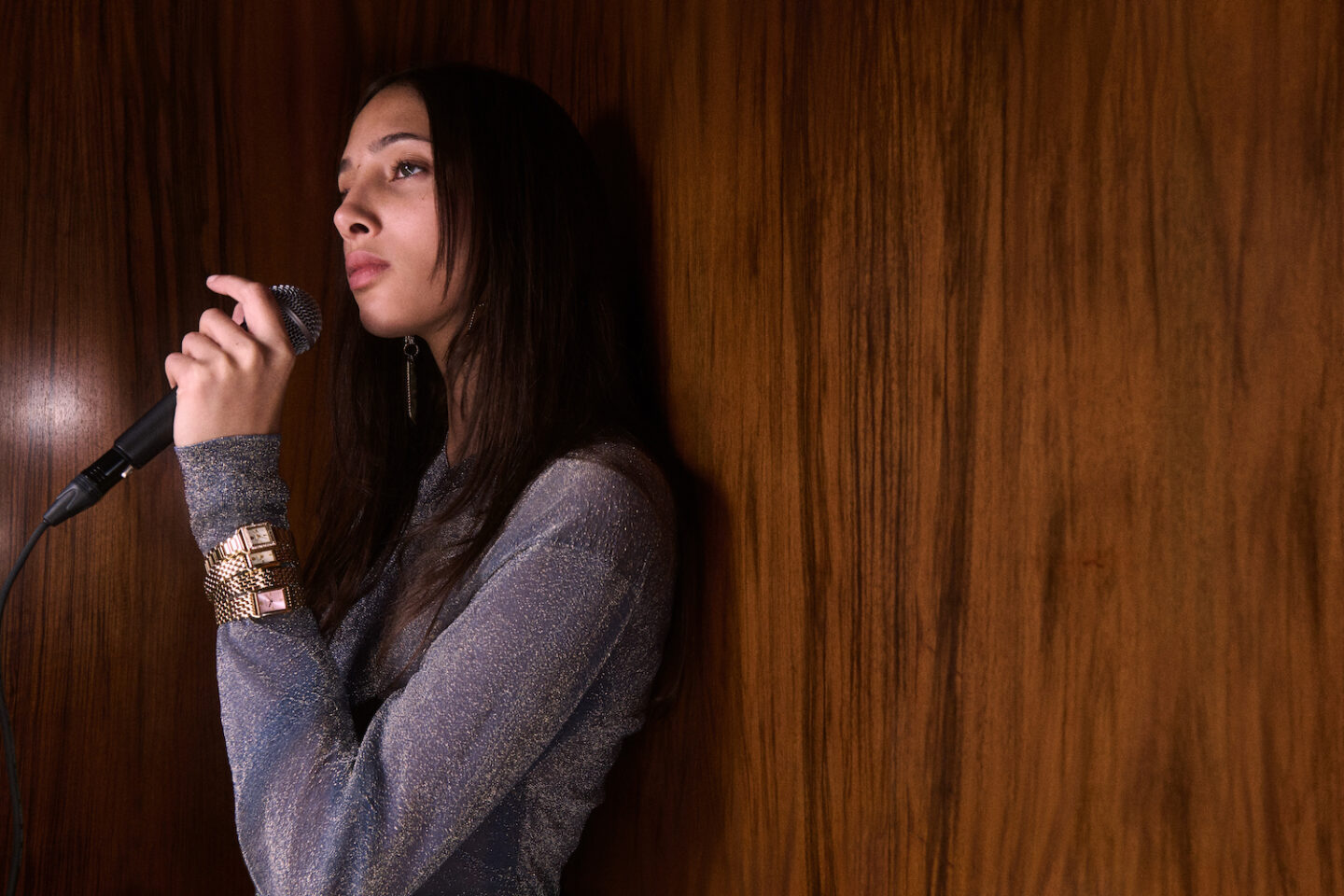 Alex Consani e Yasmin Wijnaldum com o Tory Burch Winter Holiday 2025