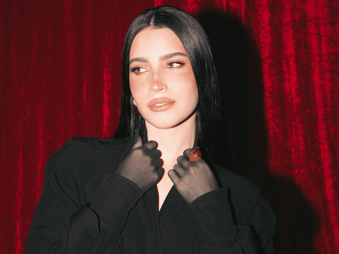 Zhamira Zambrano redefine el pop latino con Curita Para el Corazón