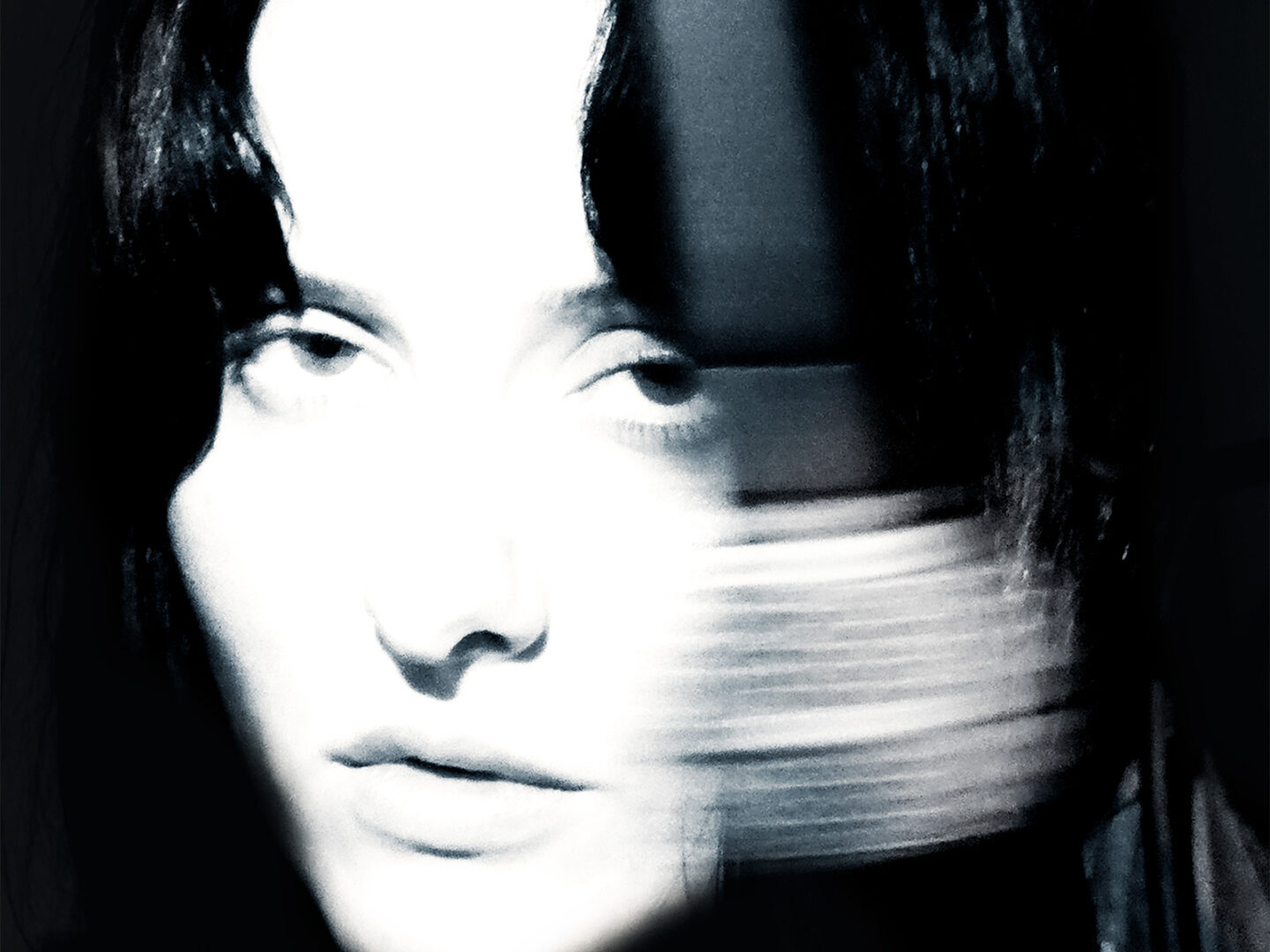 Escucha ya ‘phill collinX’, lo nuevo de BLAYA