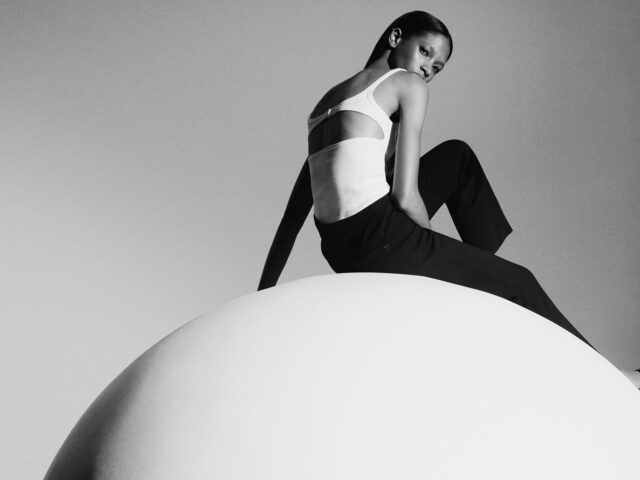 Courrèges despide el año con una campaña digital dirigida por Sam Rock