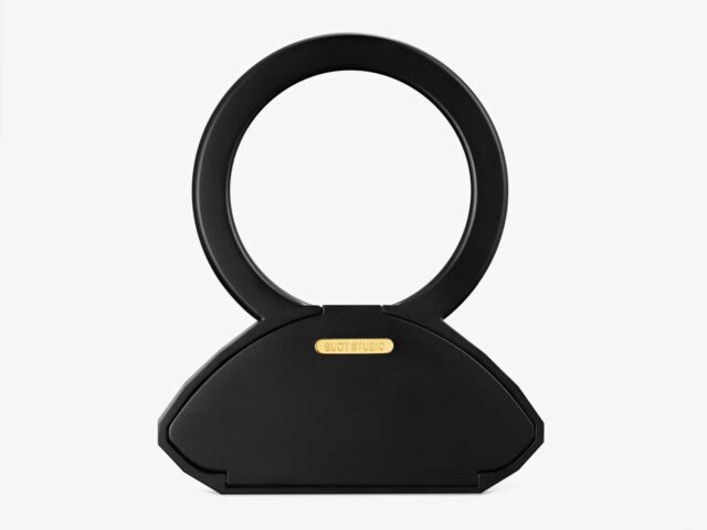 SUOT STUDIO presenta su primer bolso-joya: el Half Ring Clutch