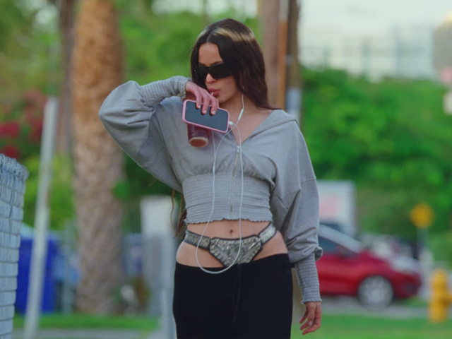 Rosalía, en el videoclip de La Perla. E. M.