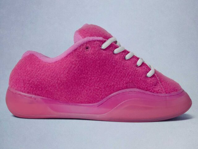 ERL tiñe de rosa chicle su icónica ‘Vampsneaker’